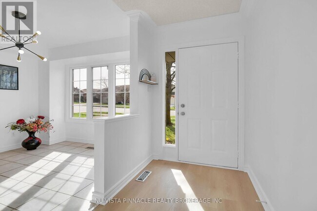 Photo - 410 Ambleside Dr