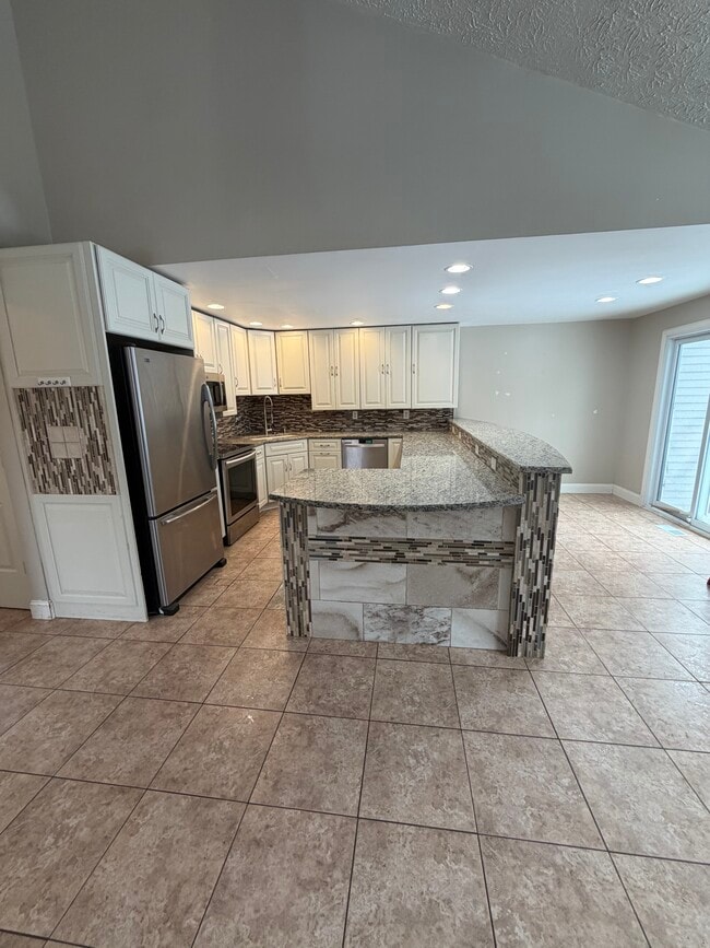 Photo - 190 Willow Pond Way