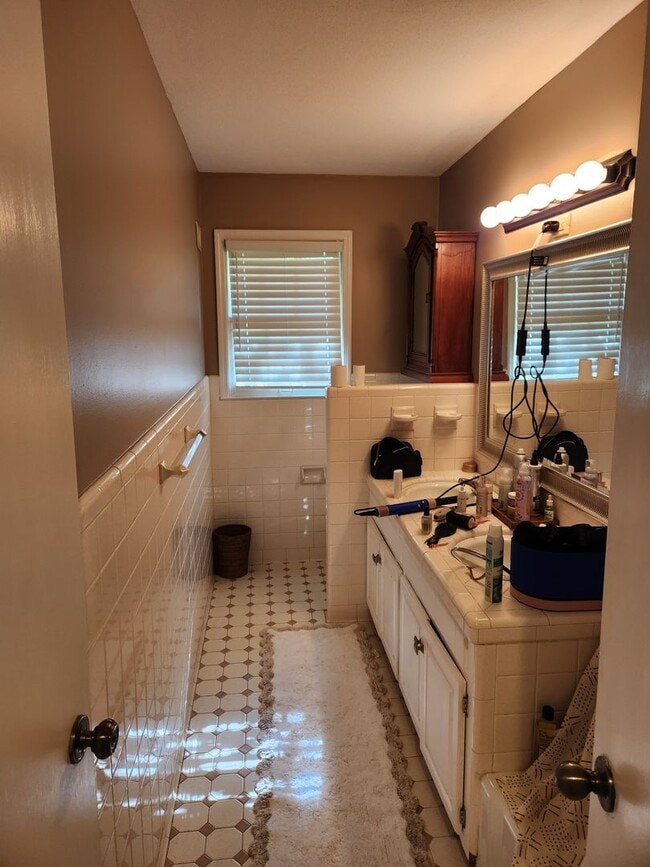 Photo - 1412 Bariwood Dr