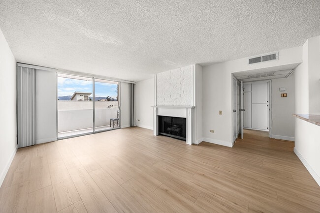 Building Photo - 421 S La Fayette Park Pl Unit 726