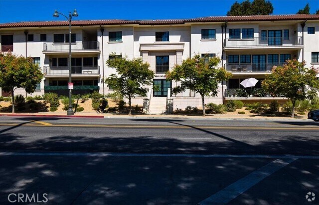 Building Photo - 4661 Wilshire Blvd Unit 102 Rental