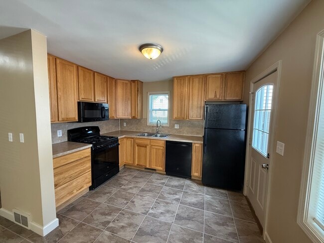 Photo - 2119 Riverside Dr NE