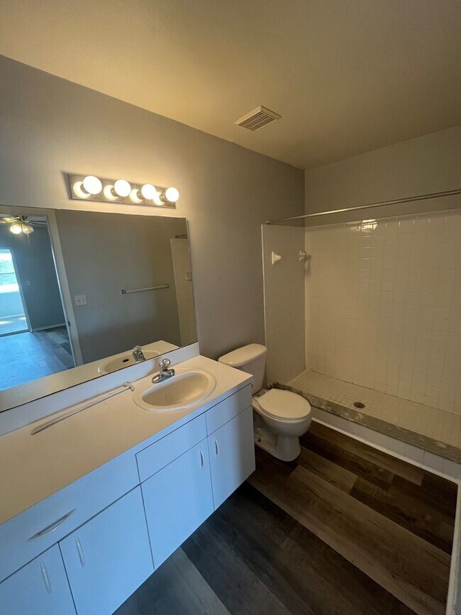 Photo - GORGEOUS 2BR/2BA Recently Remodeled Apartm...