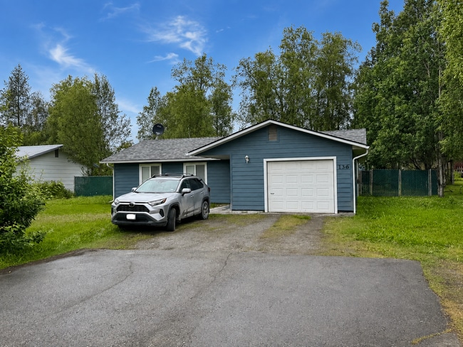 Building Photo - 136 Trumpeter Ave