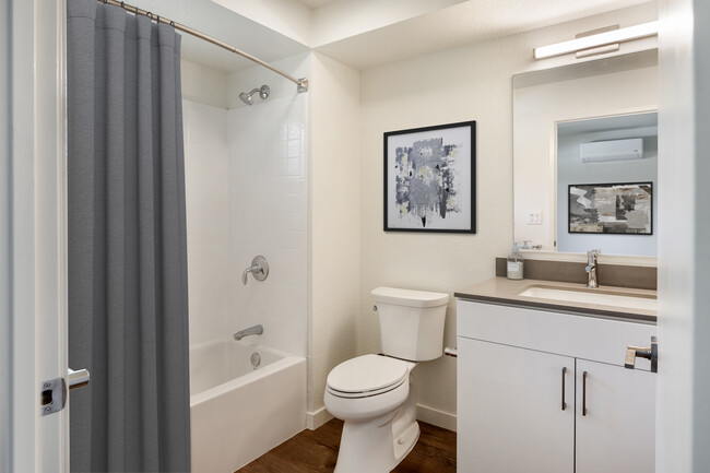 Bathroom - eaves Creekside Apartments