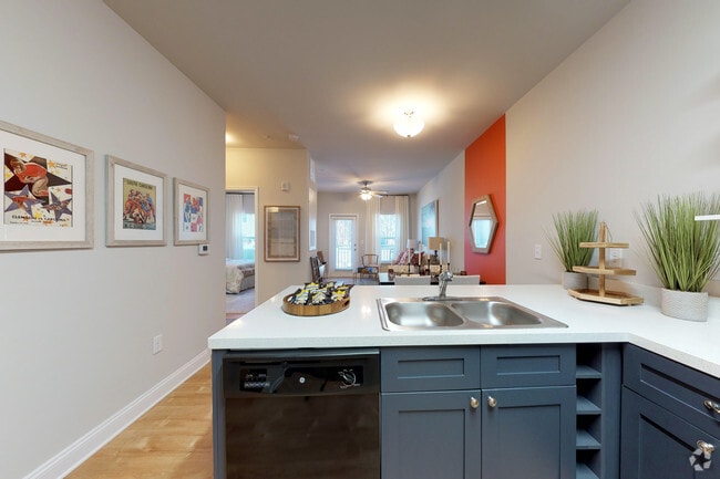 1BR, 1BA - 778 SF