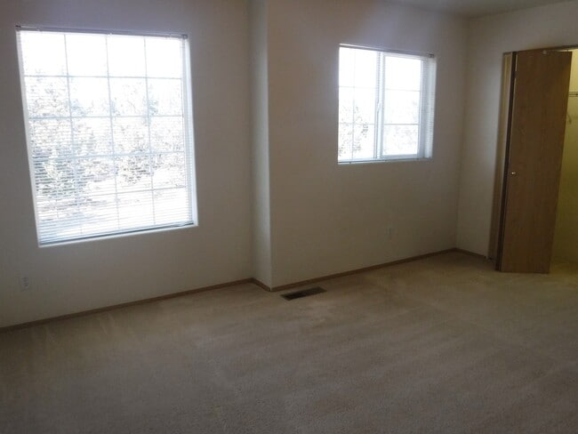 Photo - NE Bend 2 Bed/2.5 Bath Near St. Charles - Ocker Drive Unit 3