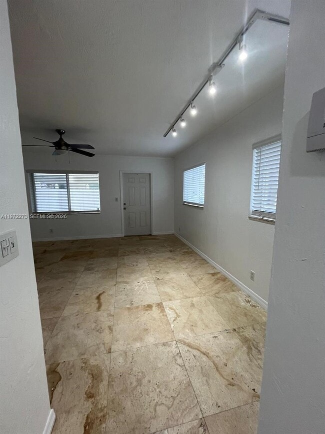 Photo - 1856 NE 46th St Unidad F4