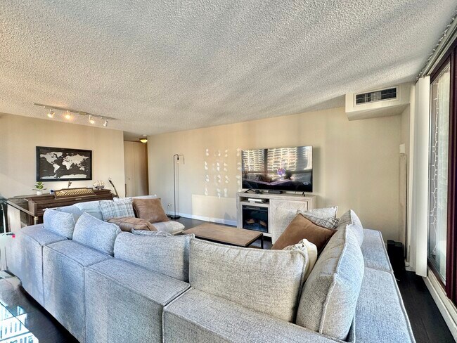 Photo - 200 N Dearborn St Unit 3207