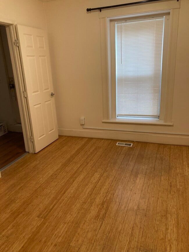 24-1 Primer dormitorio - 24 Eden St