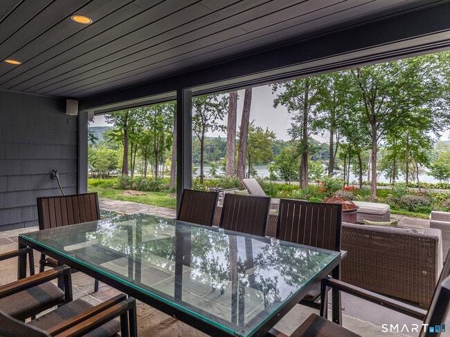 321 W Shore Rd