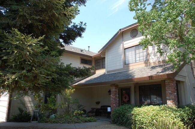 Photo - 1342 Kingswood Dr