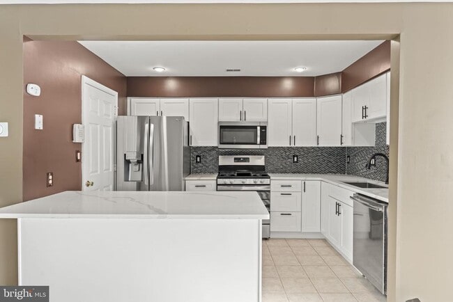 Photo - 4702 Grenwich Ln