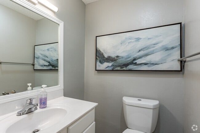 2BR, 1.5BA - Oak - 1080SF - Primary Bathroom