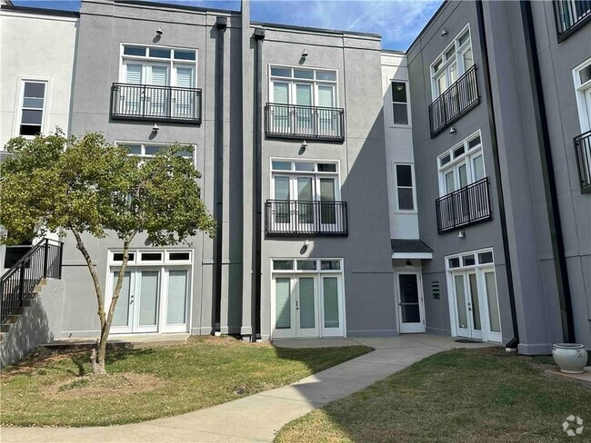 Building Photo - 502 Pryor St SW Rental