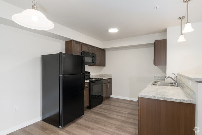 2BR, 2BA - 925SF