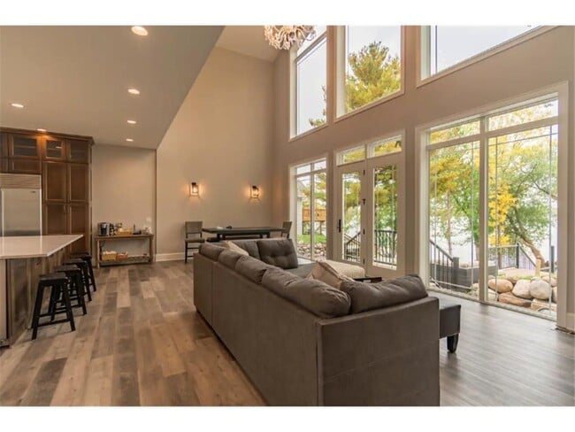 Photo - 373 Acacia Way