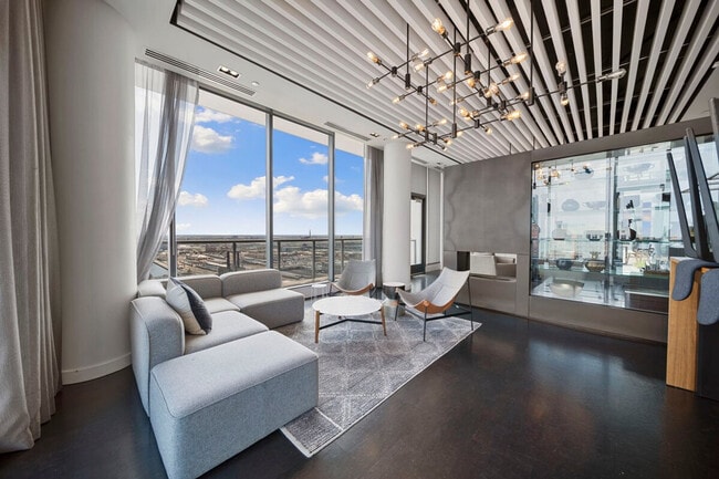 Building Photo - 347 S Clark St Unit SI ID1321203P