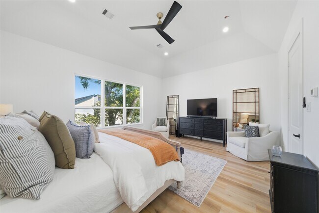 Photo - 1307 E 27th St