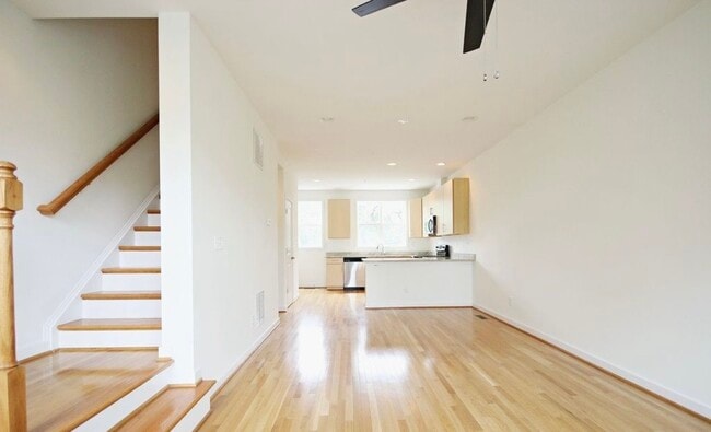 Photo - 874 Estes St