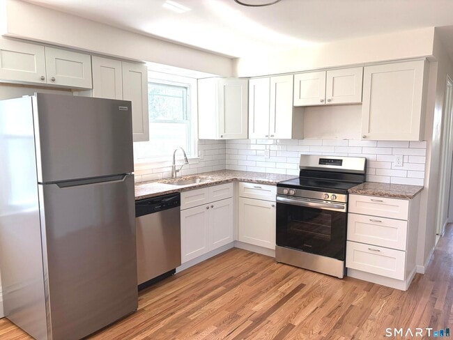 Building Photo - 3 Carmen St Unit 5