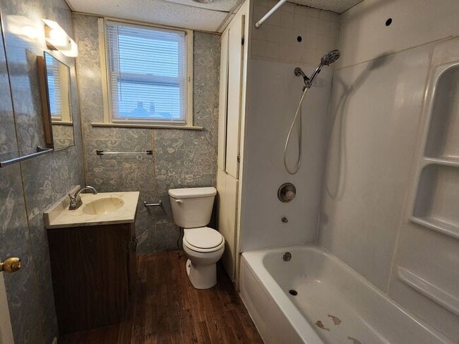 Photo - 2 Bedroom Upper Apartment