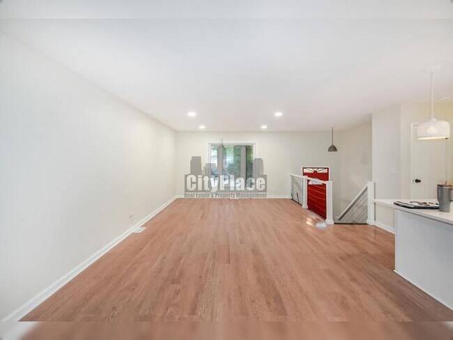 Photo - 3202 Macarthur Ln