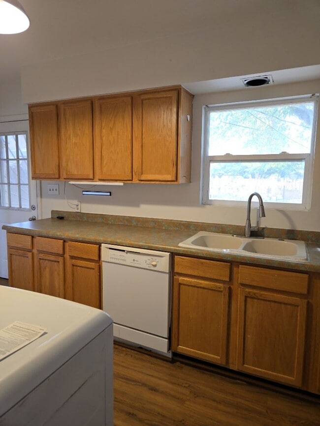 Photo - 813 Palisades Dr NW