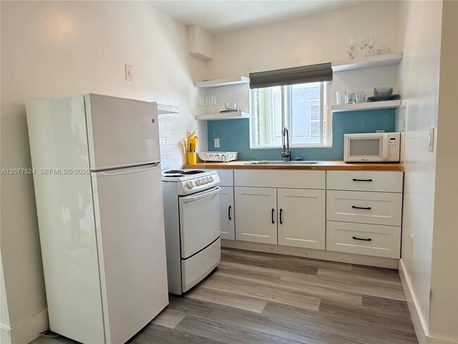 Building Photo - 2630 SW 31st Pl Unit A