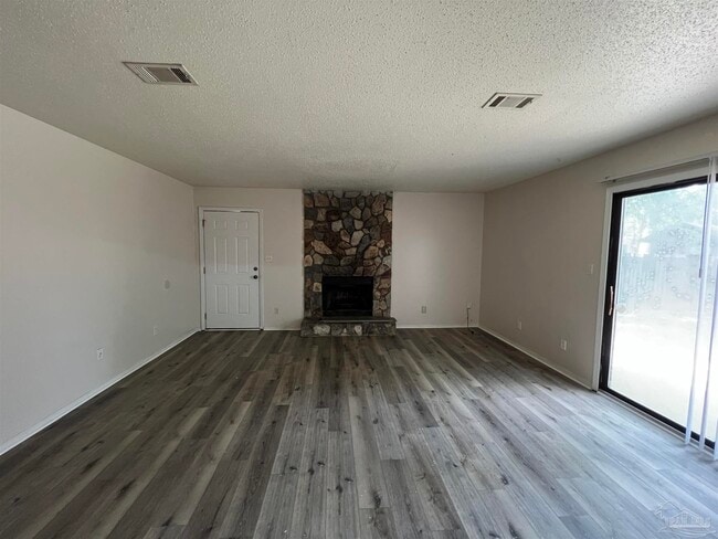 Photo - 410 Deborah Ln