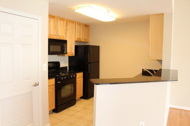 Photo - Luxury Condo 1 bed/1bath - 14th floor, Nice amenities, METRO! Unit 1422