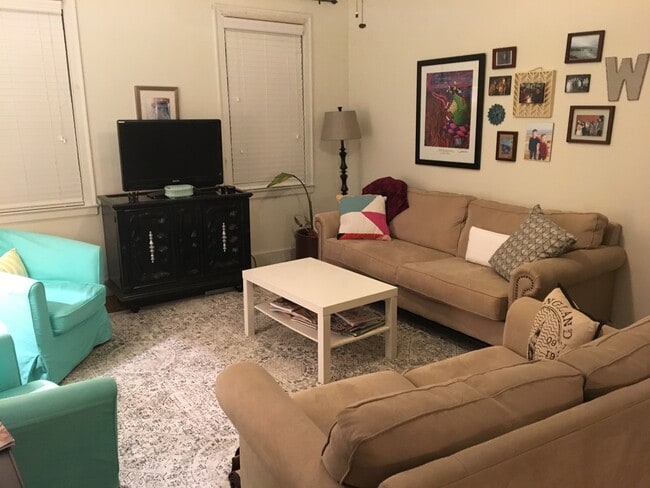 Living room - 20 Craven Ave