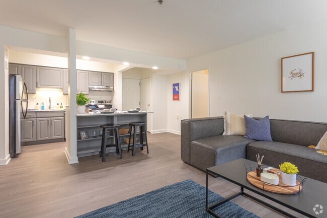 2BR, 2BA - 926 SF