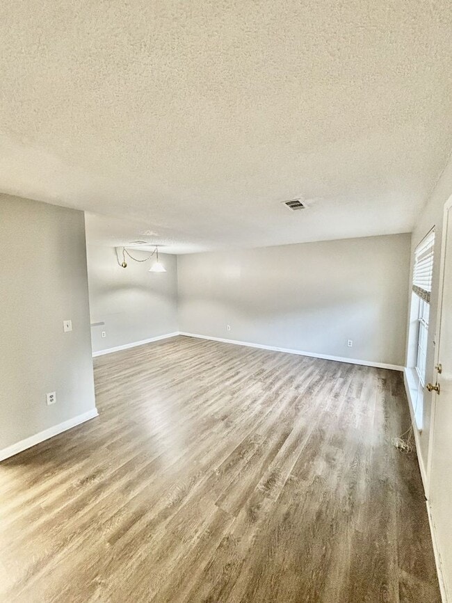 Photo - *1/2 Off 1st Months Rent!* 4 Bed, 2 Bath Condo Near MTSU in Murfreesboro Unidad E1