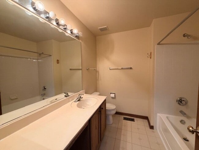 Photo - Beautiful 2 bed, 2 bath, townhome