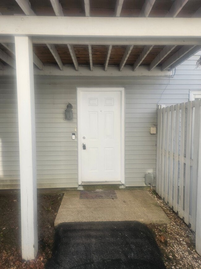 2 bd 1 ba townhome Crest Hill totally redone! - 2 bd 1 ba townhome Crest Hill totally redone!