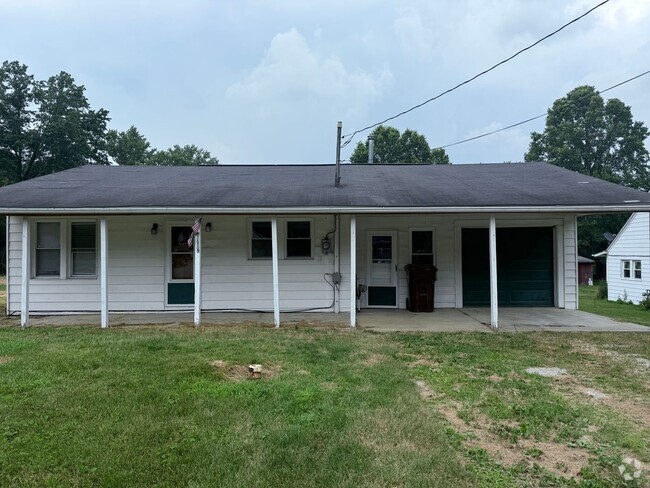 Building Photo - Cozy suburban 2 bedroom ranch Rental