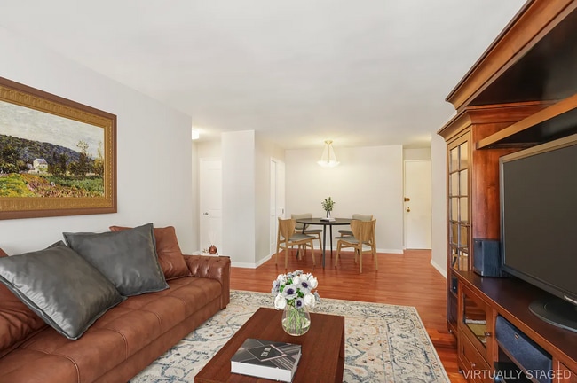 Photo - 126 E 35th St