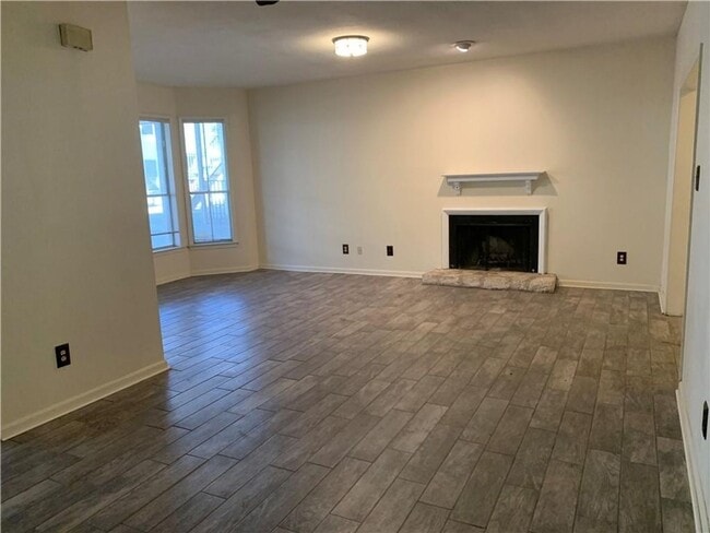 Photo - UT PRE-LEASE - 1 bed / 1 bath Updated West Campus Condo