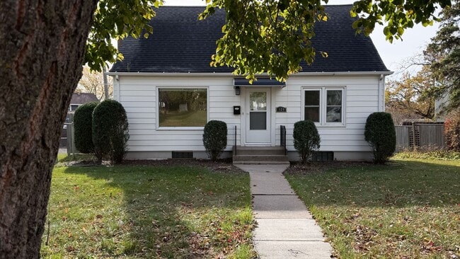 Building Photo - 120 Garden St