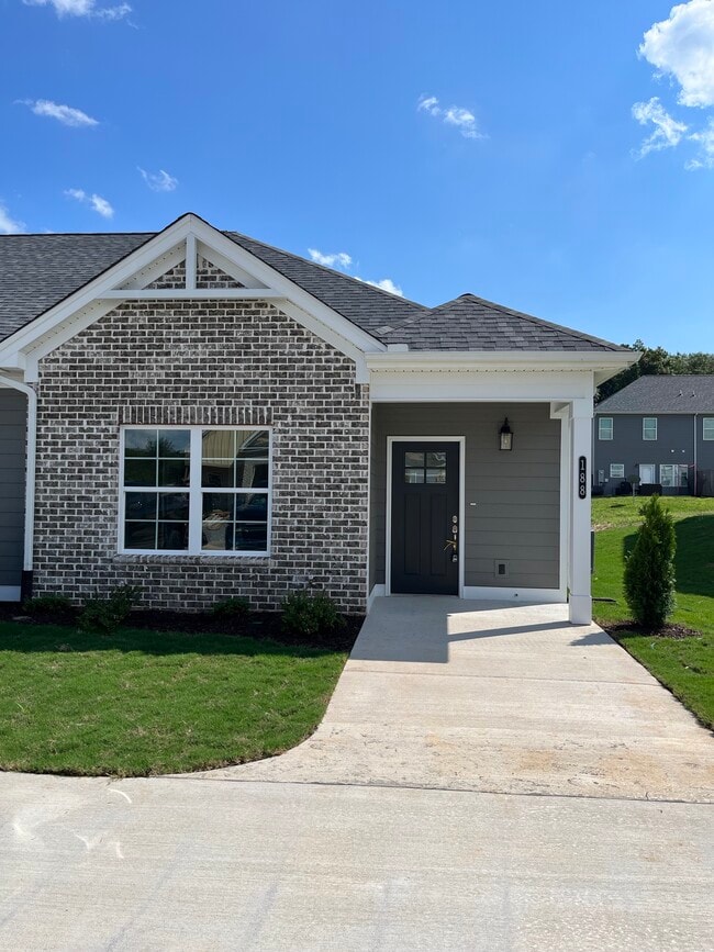 Building Photo - 188 NE Bellingham Dr