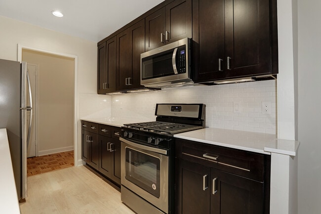 Hamilton Court Apartments