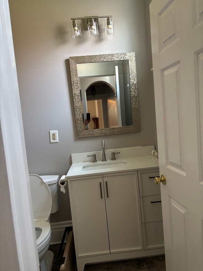 Photo - 1109 Russell St Unit 1