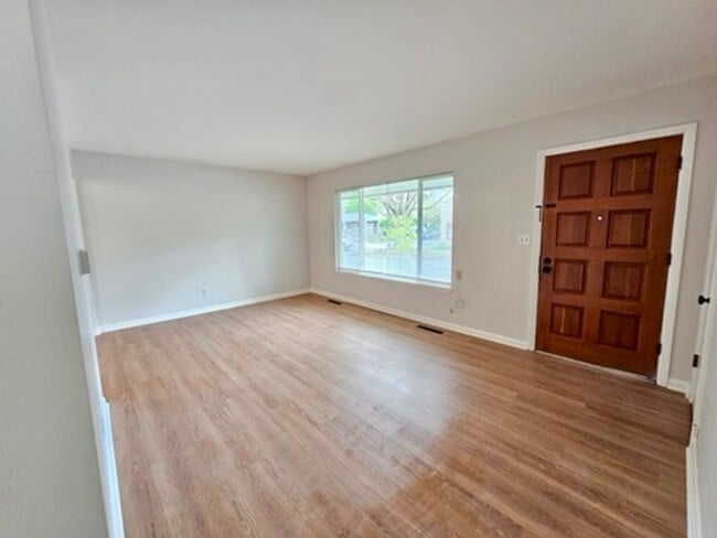 Photo - Newly Updated 3 Bed, 1.5 Bath Duplex Unit with Garage in Lovely Inner SE