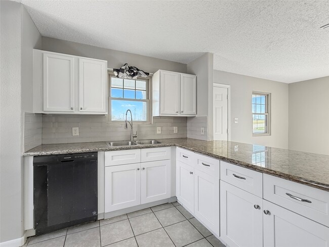 Photo - 114 8th St