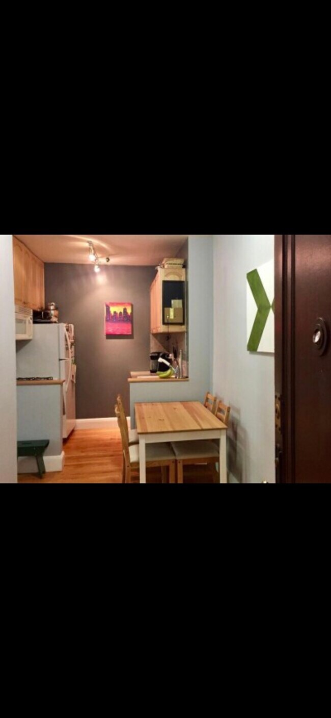 Photo - 2009 Commonwealth Ave