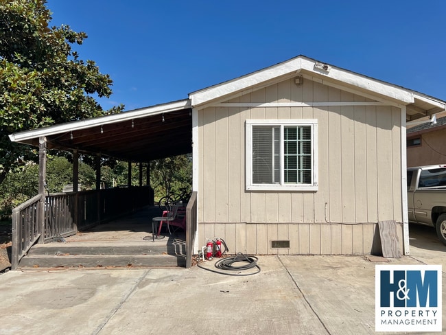 Building Photo - Charming Country-Style Manufactured Home