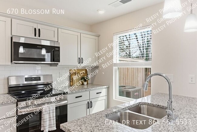 Photo - 670 Blossom Run