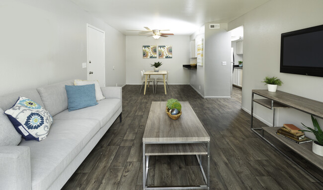 Living and Dining Room - Hidden Pointe Rental