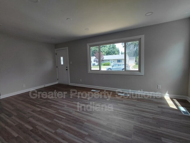 Photo - 8118 Robertson Pl